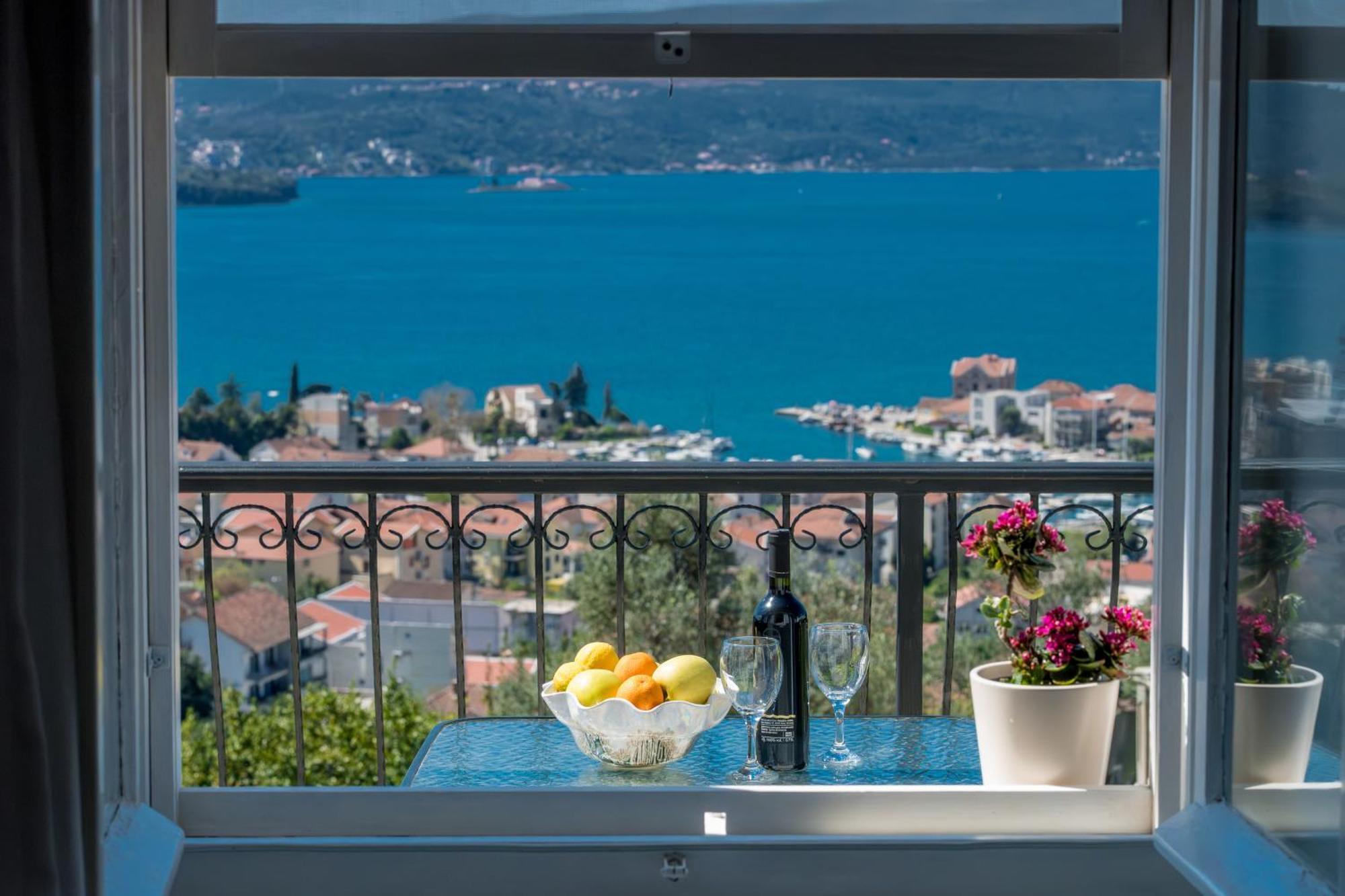 Apartment Lana Tivat Exterior photo