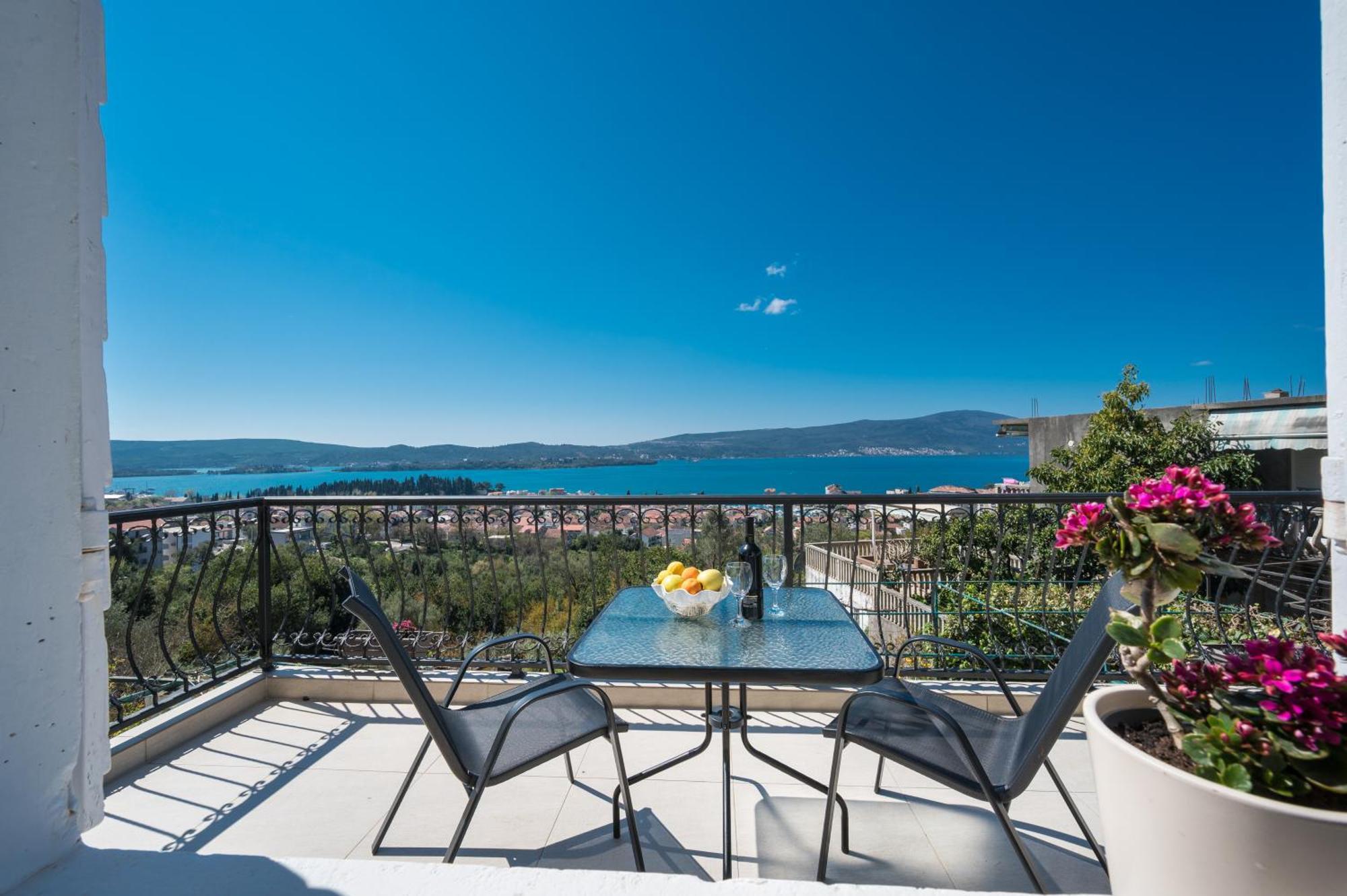 Apartment Lana Tivat Exterior photo